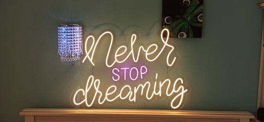 Never Stop Dreaming Neon Yazılı Tabela